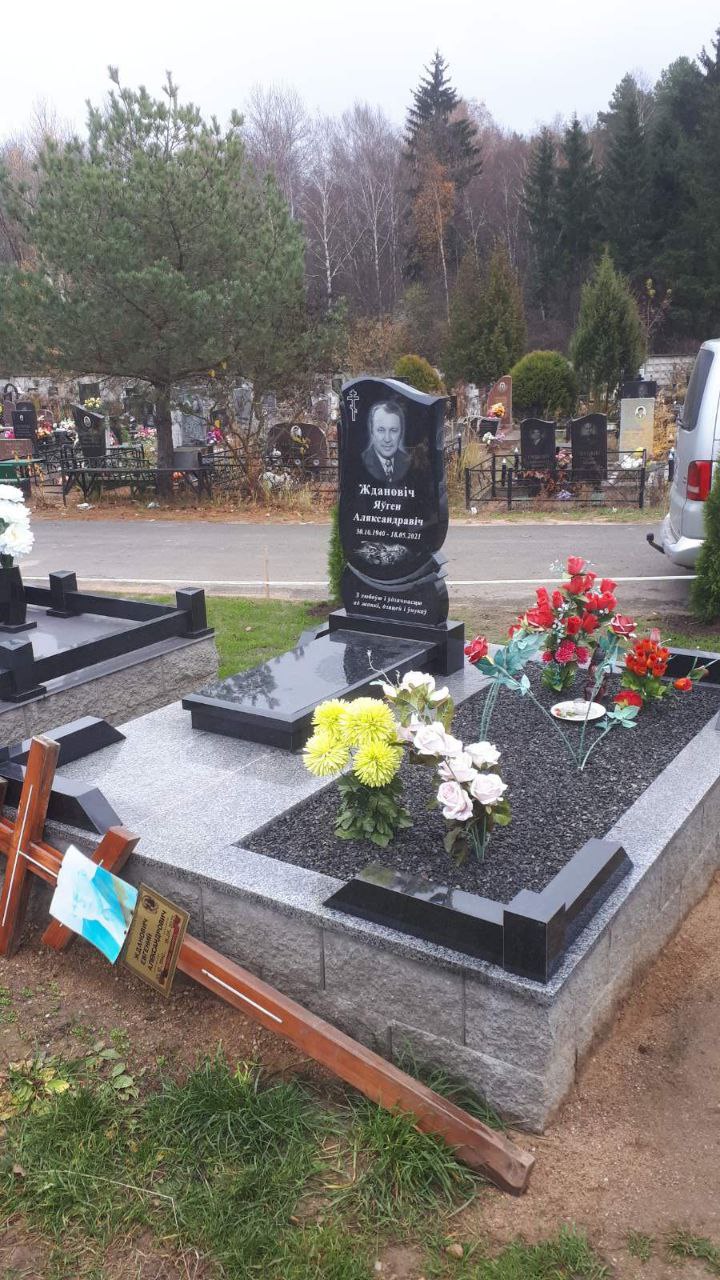 установка памятника на могилу цена